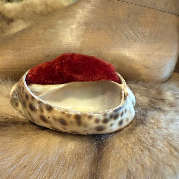 Vintage Victorian Shell Pin Cushion - Picture 2 of 10